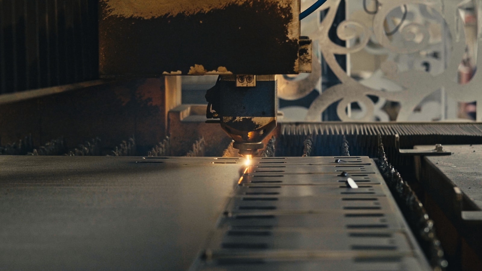 Femtosecond Cutting & Engraving Machine